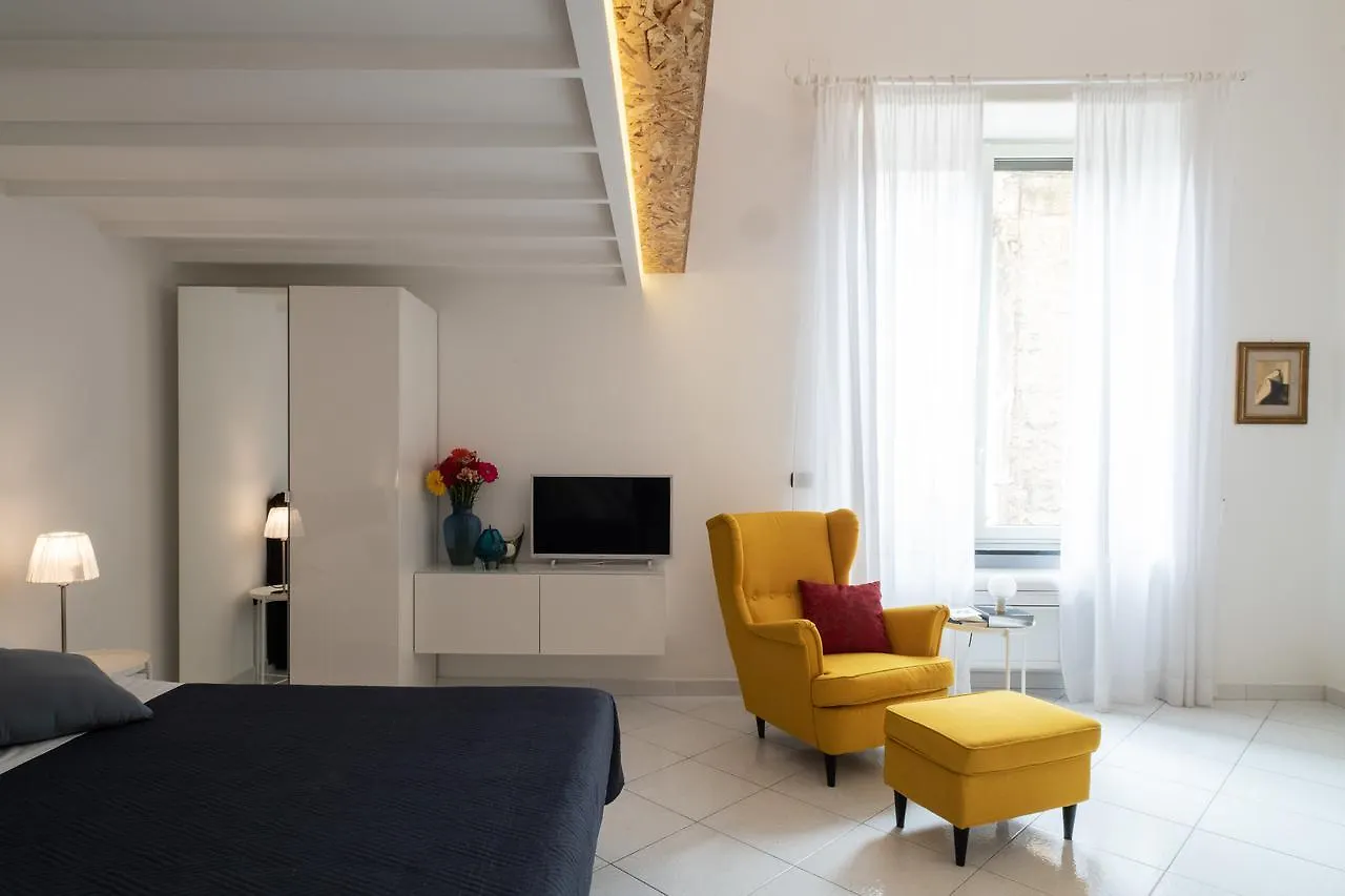 Bed and Breakfast Ecce Homo 28 Nápoles Italia